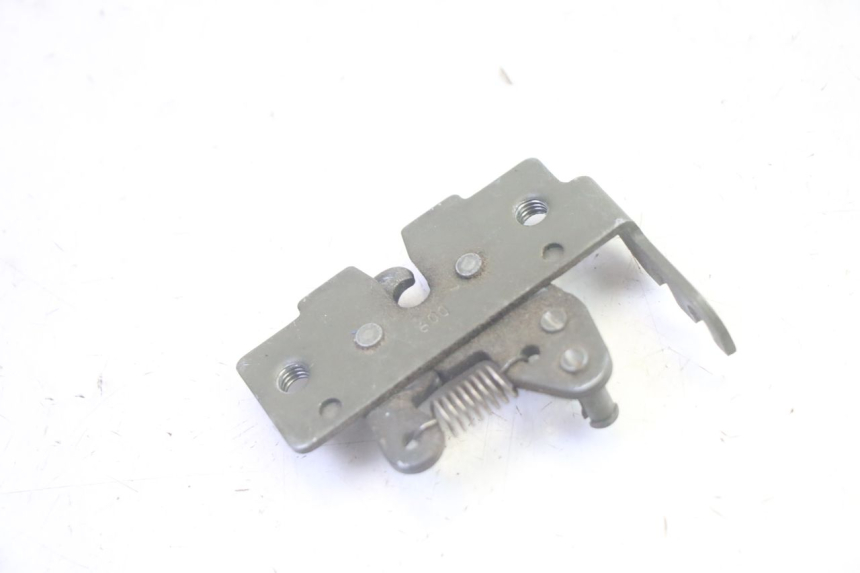 photo de SERRURE SELLE PIAGGIO MP3 RL 250 (2007 - 2010) - Autre angle de vue