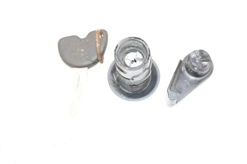 photo de SERRURE SELLE PIAGGIO NEW TYPHOON 50 (2018 - 2021) - Zoom état d’usage