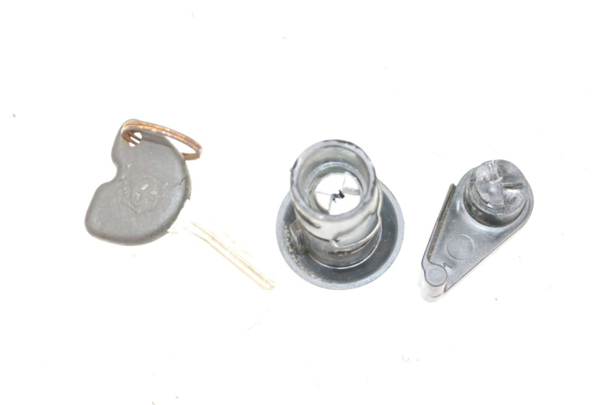 photo de SERRURE SELLE PIAGGIO NEW TYPHOON 50 (2018 - 2021) - Autre angle de vue