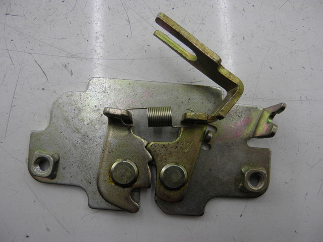 photo de SERRURE SELLE PEUGEOT TWEET 125 (2010 - 2017)