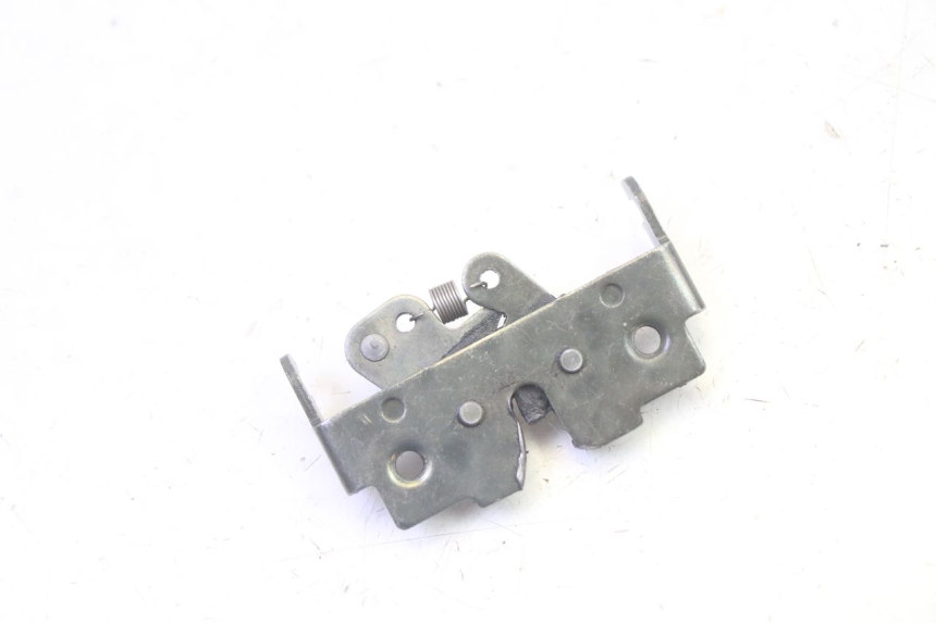 photo de SERRURE SELLE PIAGGIO X8 125 (2004 - 2007) - Zoom état d’usage