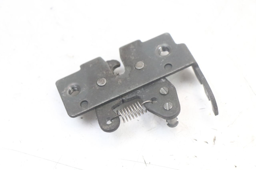 photo de SERRURE SELLE PIAGGIO XEVO - X EVO 125 (2007 - 2016) - Autre angle de vue