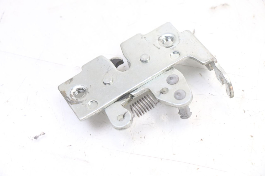 photo de SERRURE SELLE PIAGGIO XEVO - X EVO 125 (2007 - 2016) - Autre angle de vue