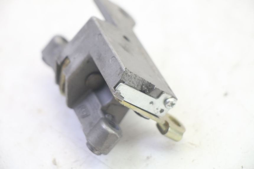 photo de SERRURE DE SELLE KYMCO AGILITY 4T 50 (2018 - 2022) - Gros plan technique