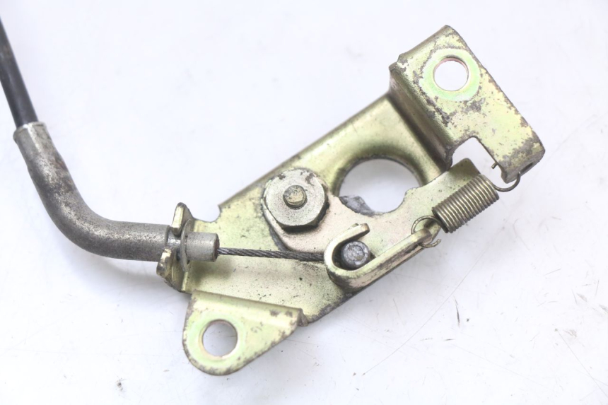 photo de Seat lock HYOSUNG GV AQUILA 125 (2000 - 2004) - Autre angle de vue