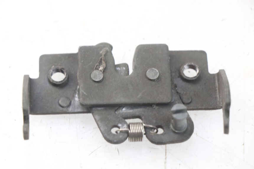 photo de SERRURE DE SELLE APRILIA ATLANTIC 125 (2003 - 2009) - Autre angle de vue