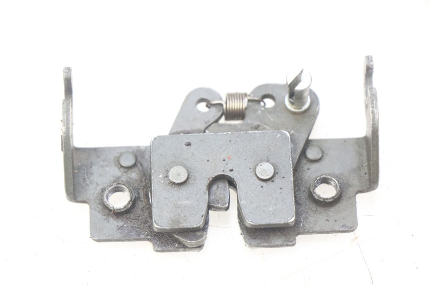 photo de SERRURE DE SELLE MBK BOOSTER SPIRIT NAKED 50 (2004 - 2017) - Vue principale