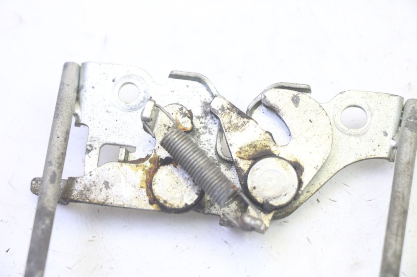 photo de SERRURE DE SELLE HONDA CBF 125 (2009 - 2015)