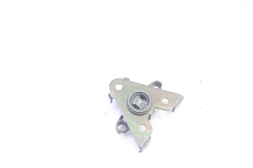 photo de SERRURE DE SELLE PEUGEOT DJANGO 4T 50 (2014 - 2019) - Zoom état d’usage