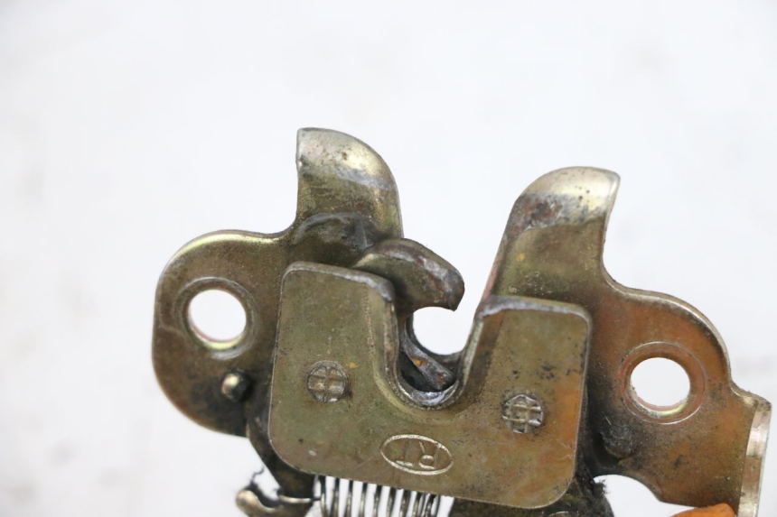 photo de SERRURE DE SELLE PEUGEOT KISBEE 4T 50 (2010 - 2017)