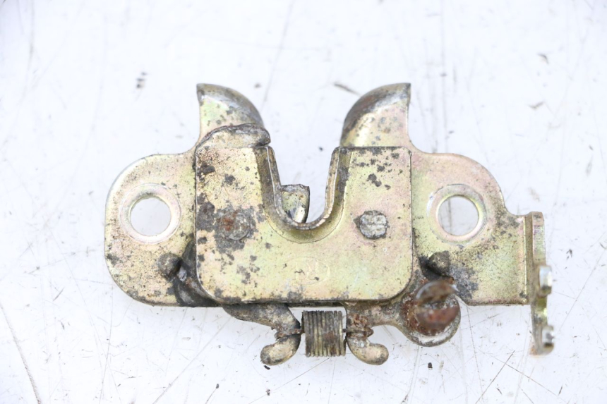 photo de SERRURE DE SELLE PEUGEOT KISBEE 4T 50 (2010 - 2017) - Vue d’ensemble