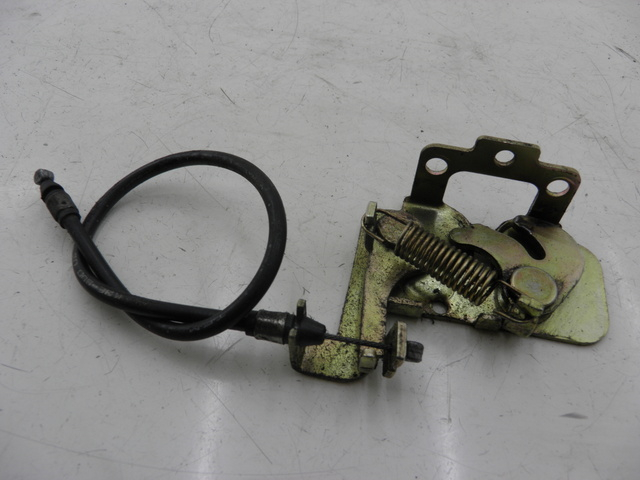 photo de SERRURE DE SELLE KYMCO SPACER 50 (1998 - 2009) - Autre angle de vue