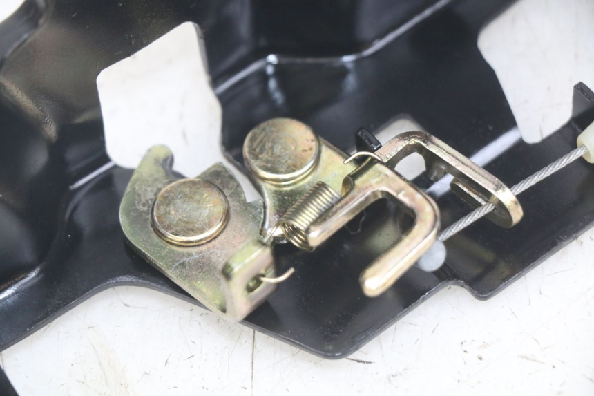 photo de SERRURE DE SELLE SYM MIO 50 (2011 - 2017)