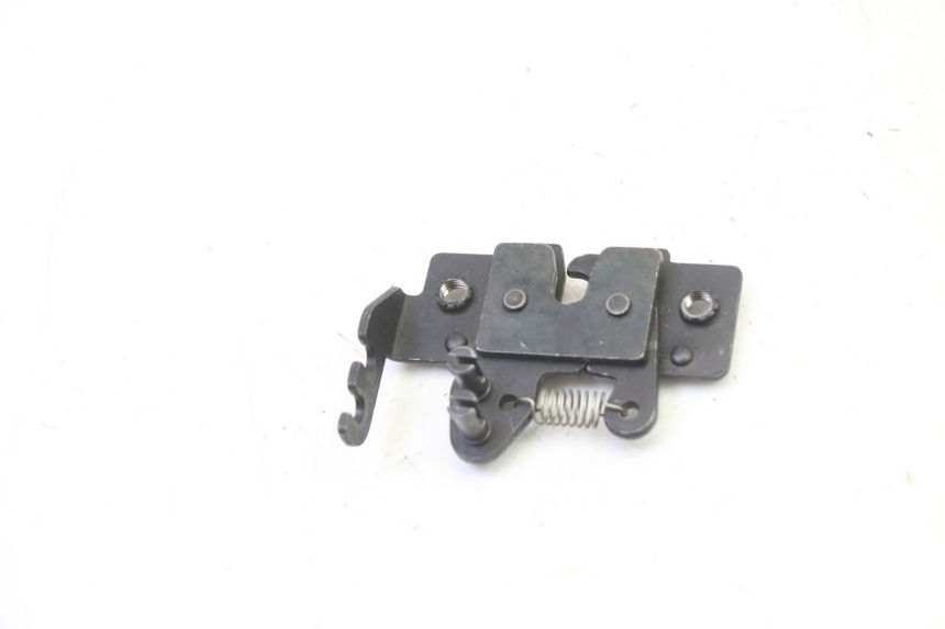 photo de SERRURE DE SELLE PIAGGIO MP3 HPE 310 (2024 - 2025)