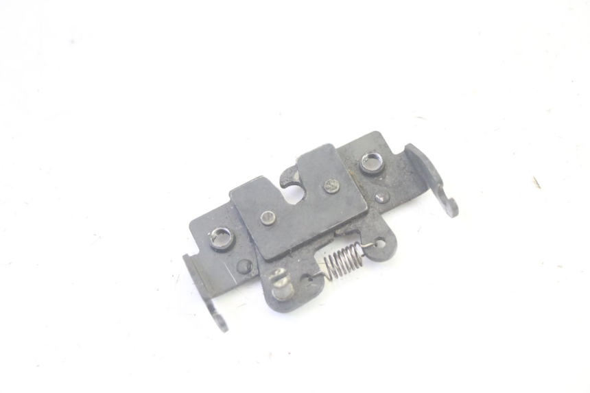 photo de SERRURE DE SELLE PIAGGIO MP3 LT 400 (2007 - 2012) - Détail de la pièce