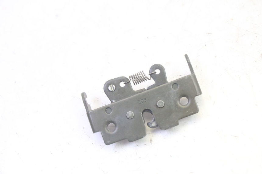 photo de SERRURE DE SELLE PIAGGIO MP3 RL 250 (2007 - 2010) - Zoom état d’usage