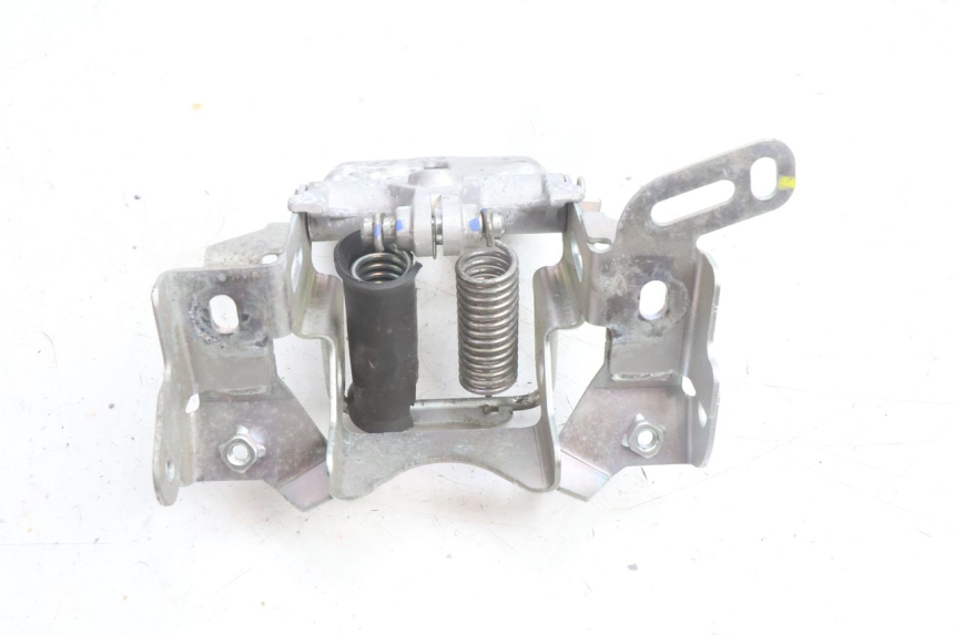 photo de SERRURE DE SELLE YAMAHA N-MAX NMAX 125 (2021 - 2024) - Zoom état d’usage