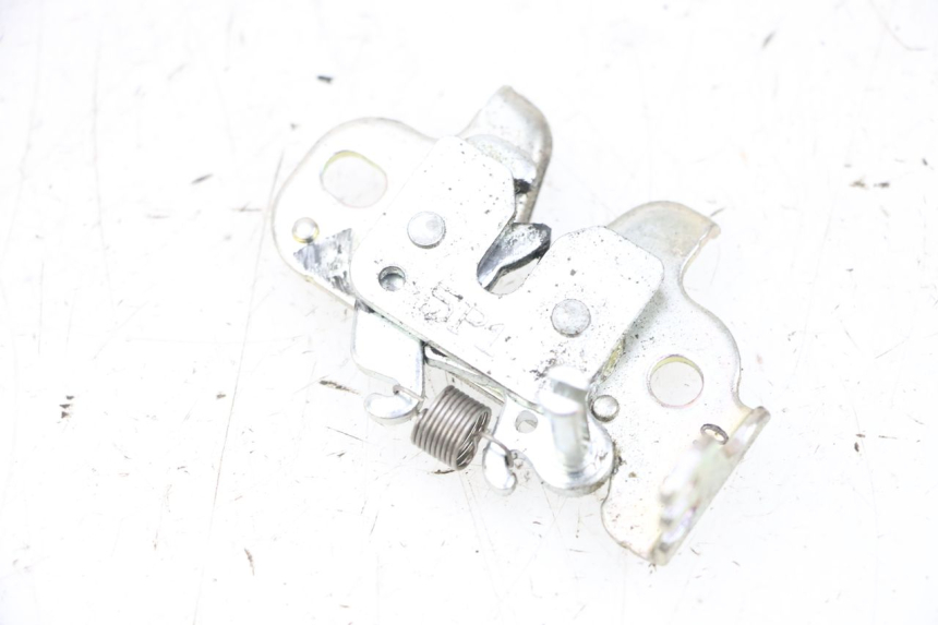 photo de SERRURE DE SELLE YAMAHA NEO'S CORE 1 (2022 - 2026) - Autre angle de vue