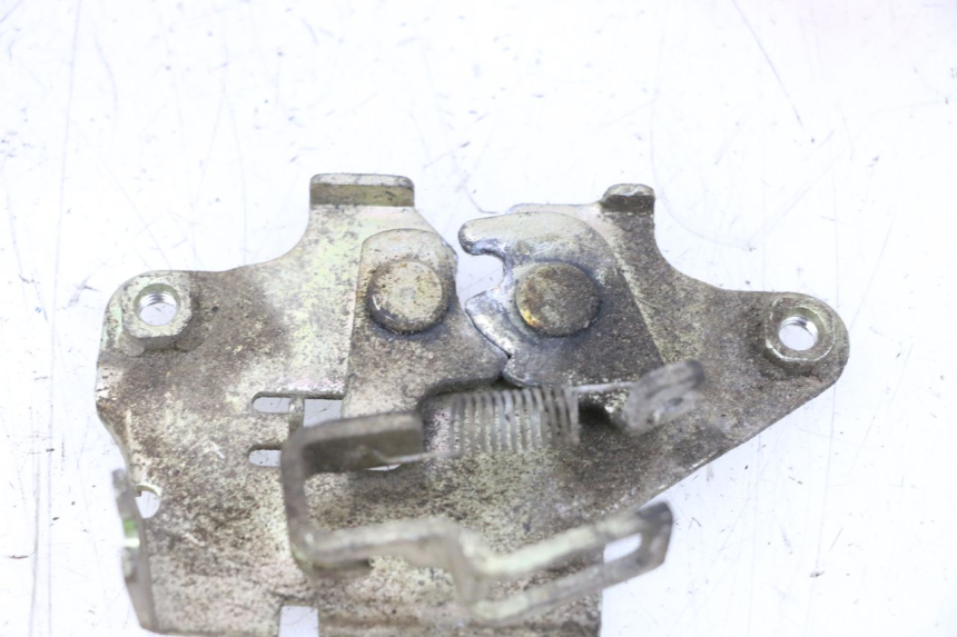 photo de SERRURE DE SELLE SYM ORBIT 2 50 (2008 - 2014) - Zoom état d’usage