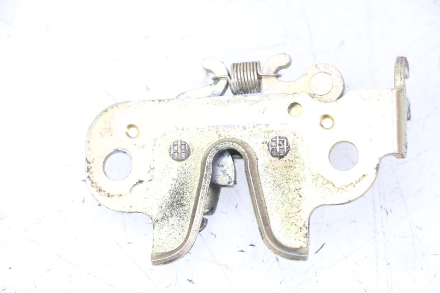 photo de SERRURE DE SELLE PEUGEOT KISBEE 4T 50 (2010 - 2017)