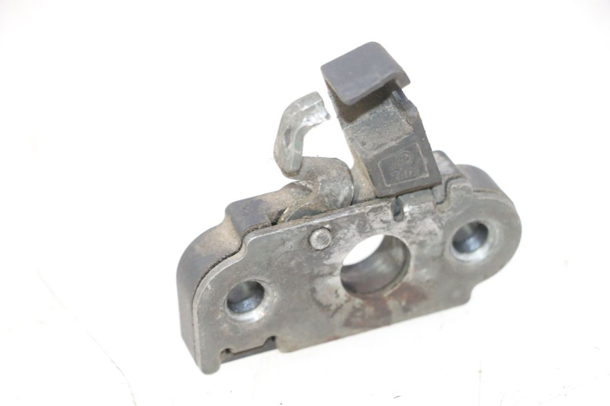 photo de SERRURE DE SELLE MZ RT 125 (2000 - 2008) - Zoom état d’usage