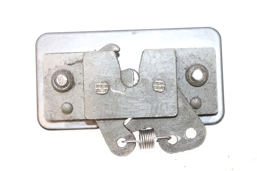 photo de SERRURE DE SELLE PEUGEOT SATELIS COMPRESSOR K15 125 (2006 - 2009) - Vue principale