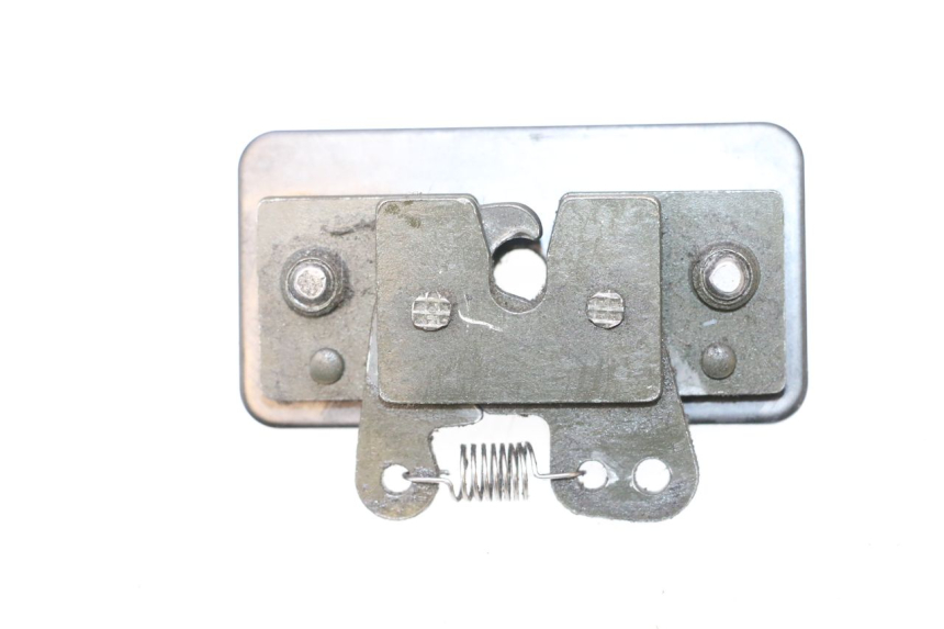 photo de SERRURE DE SELLE PEUGEOT SATELIS COMPRESSOR K15 125 (2006 - 2009) - Détail de la pièce