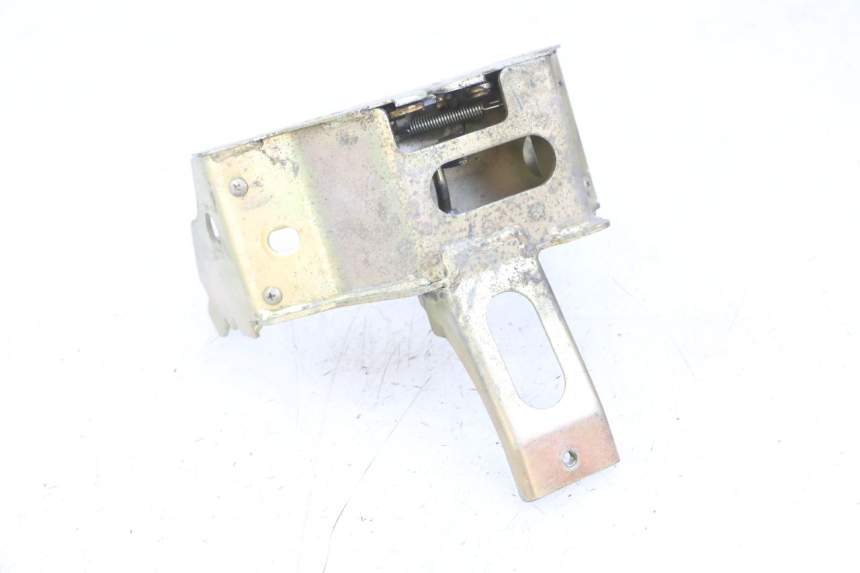 photo de SERRURE DE SELLE HONDA SCV LEAD 100 (2003 - 2007) - Gros plan technique