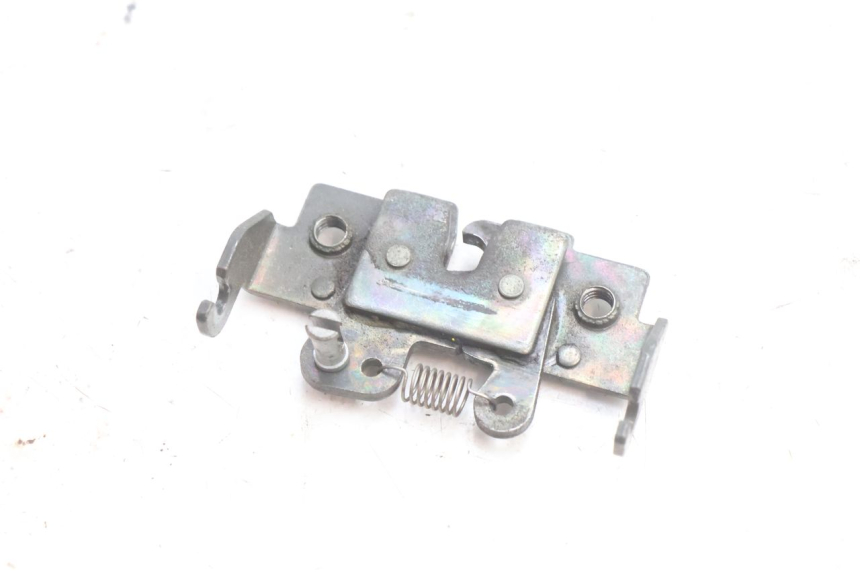 photo de SERRURE DE SELLE HONDA SH 125 (2001 - 2003) - Zoom état d’usage