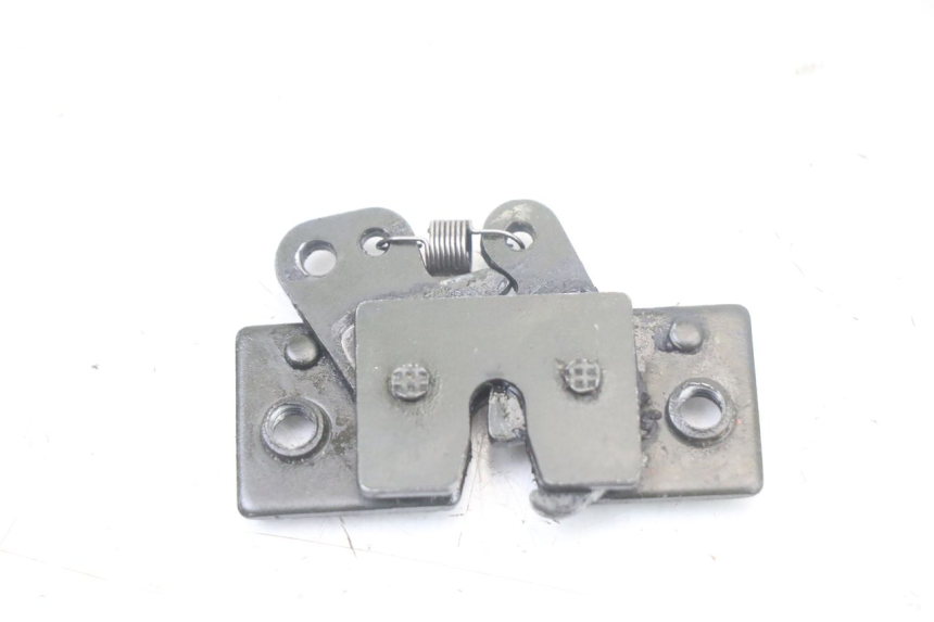 photo de SERRURE DE SELLE PEUGEOT TKR TREKKER FURIOUS 50 (2005 - 2014)