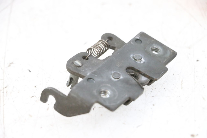 photo de SERRURE DE SELLE PIAGGIO VESPA GTS SUPER IE 125 (2009 - 2016) - Détail de la pièce