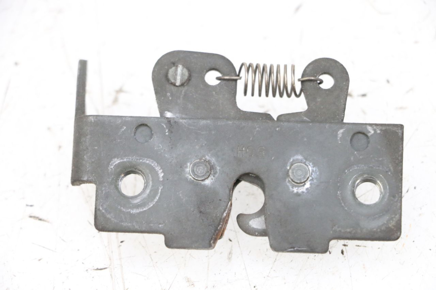 photo de SERRURE DE SELLE PIAGGIO VESPA GTS SUPER IE 125 (2009 - 2016) - Zoom état d’usage