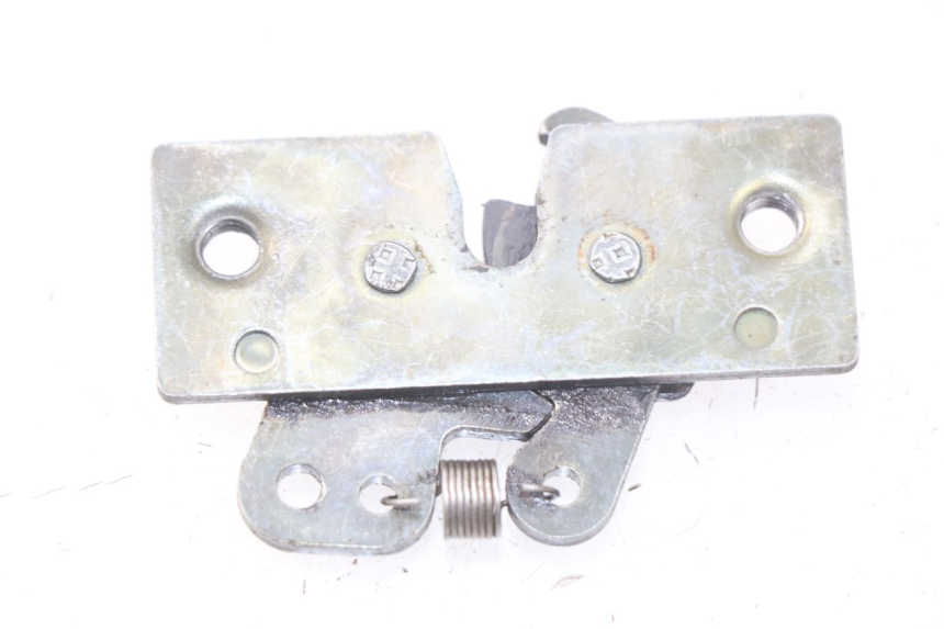 photo de SERRURE DE SELLE PEUGEOT VIVACITY 100 (1999 - 2008)