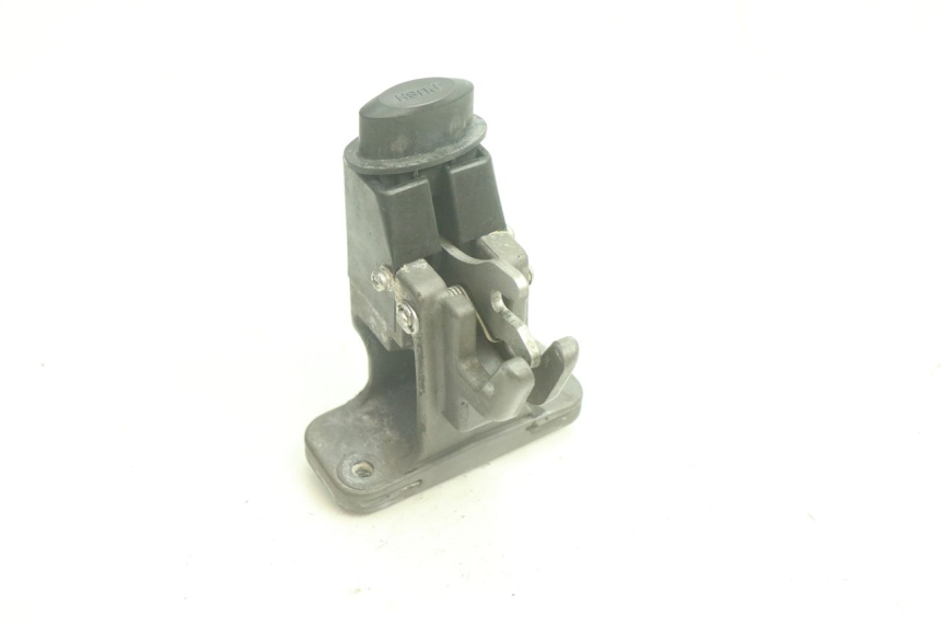 photo de SERRURE DE SELLE YAMAHA WAVE RUNNER GP R 1200 (2000 - 2003) - Détail de la pièce