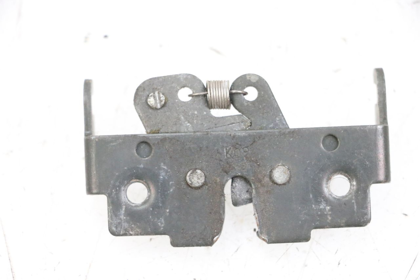 photo de SERRURE DE SELLE YAMAHA X-MAX XMAX 125 (2010 - 2013) - Zoom état d’usage