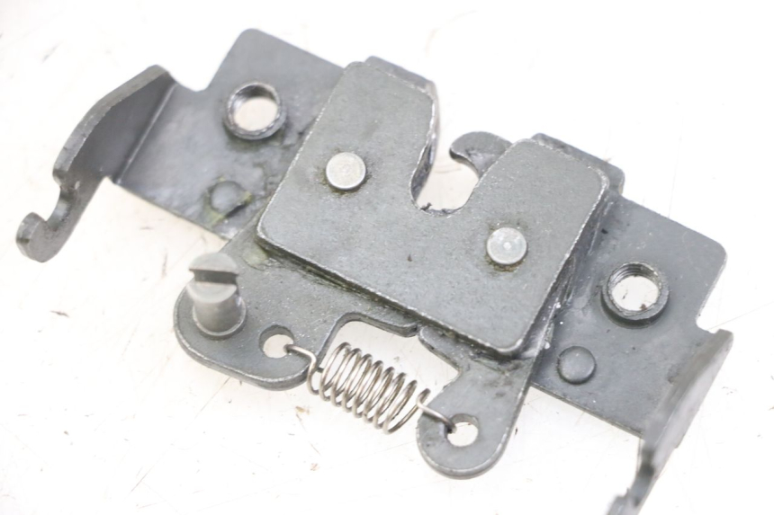 photo de SERRURE DE SELLE PIAGGIO XEVO - X EVO 125 (2007 - 2016) - Zoom état d’usage