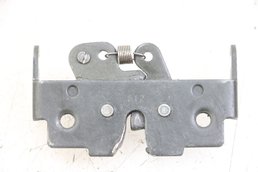 photo de SERRURE DE SELLE PIAGGIO XEVO - X EVO 125 (2007 - 2016) - Autre angle de vue