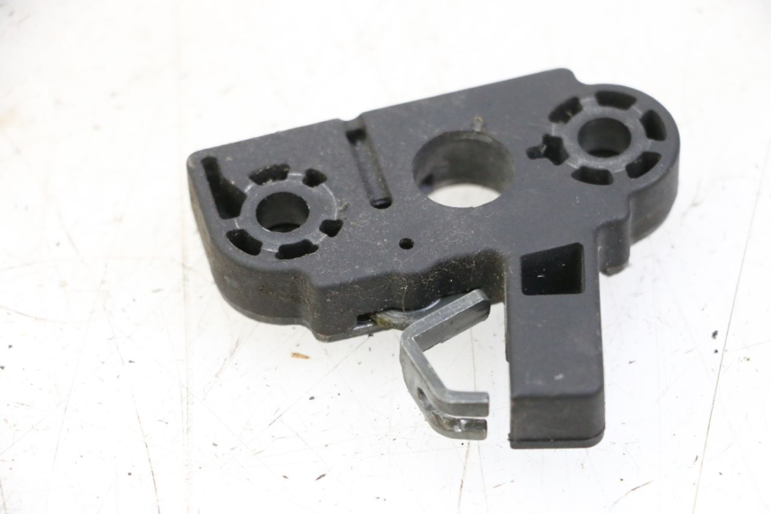 photo de SERRURE DE SELLE YAMAHA YP MAJESTY 125 (2002 - 2006)