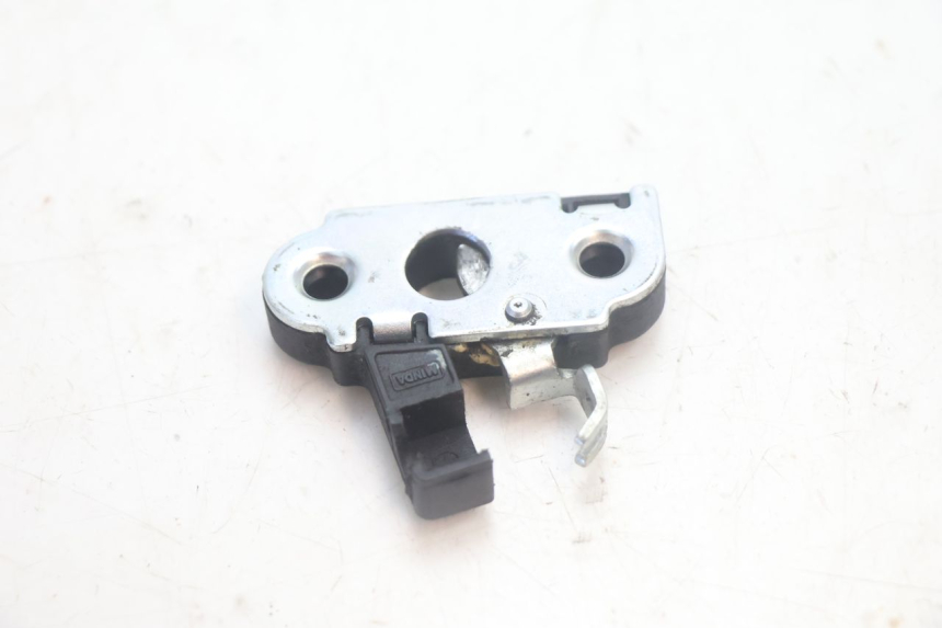 photo de SERRURE DE SELLE YAMAHA YP MAJESTY 125 (2007 - 2010) - Détail de la pièce
