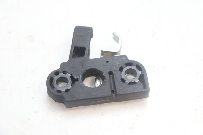 photo de SERRURE DE SELLE YAMAHA YP MAJESTY 125 (2007 - 2010) - Zoom état d’usage