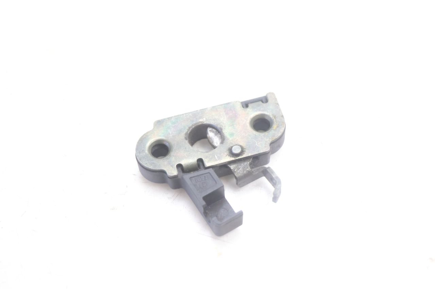 photo de SERRURE DE SELLE YAMAHA YP MAJESTY 125 (2002 - 2006) - Détail de la pièce