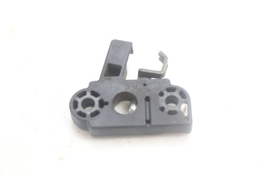 photo de SERRURE DE SELLE YAMAHA YP MAJESTY 125 (2002 - 2006) - Zoom état d’usage