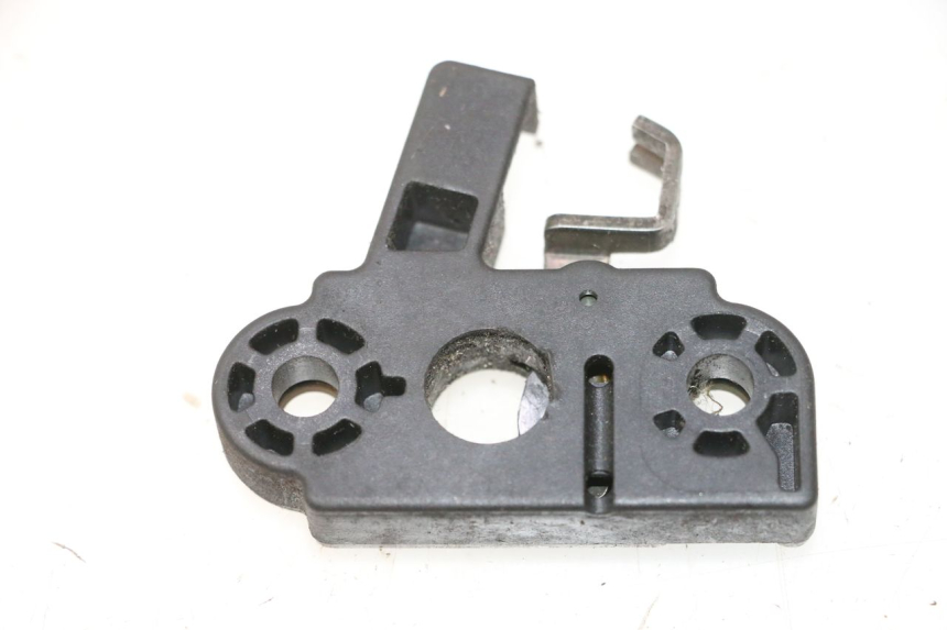 photo de SERRURE DE SELLE YAMAHA YP MAJESTY 125 (1998 - 2001) - Zoom état d’usage