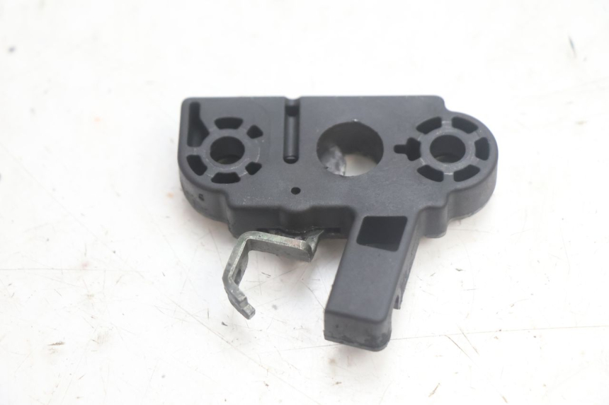 photo de SERRURE DE SELLE YAMAHA YP MAJESTY 125 (2002 - 2006) - Autre angle de vue