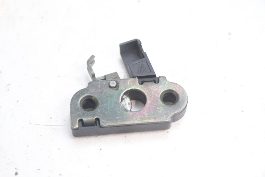 photo de SERRURE DE SELLE YAMAHA YP MAJESTY 125 (2002 - 2006) - Vue principale