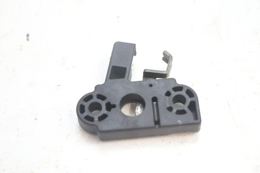photo de SERRURE DE SELLE YAMAHA YP MAJESTY 125 (2002 - 2006) - Zoom état d’usage