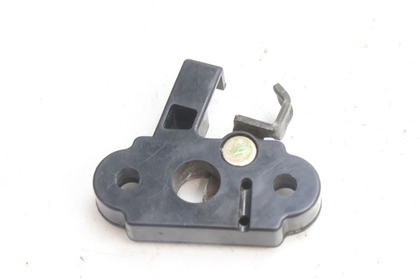 photo de SERRURE DE SELLE KAWASAKI ZZR 600 (1995 - 2004) - Zoom état d’usage