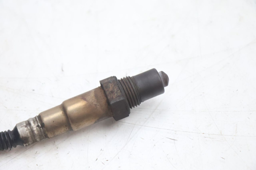 photo de SONDE LAMBDA GILERA GP 800 (2007 - 2013) - Gros plan technique
