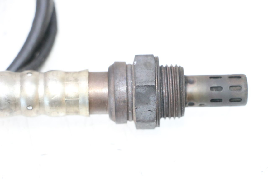 photo de SONDE LAMBDA PEUGEOT SATELIS COMPRESSOR K15 125 (2006 - 2009) - Autre angle de vue