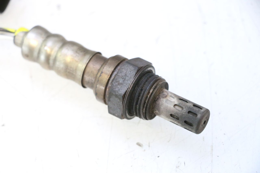photo de SONDE LAMBDA PEUGEOT SATELIS 125 (2013 - 2018) - Gros plan technique
